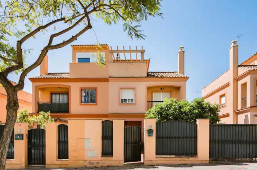 2 La Casa De Marilo Apartment Tomares Exterior photo