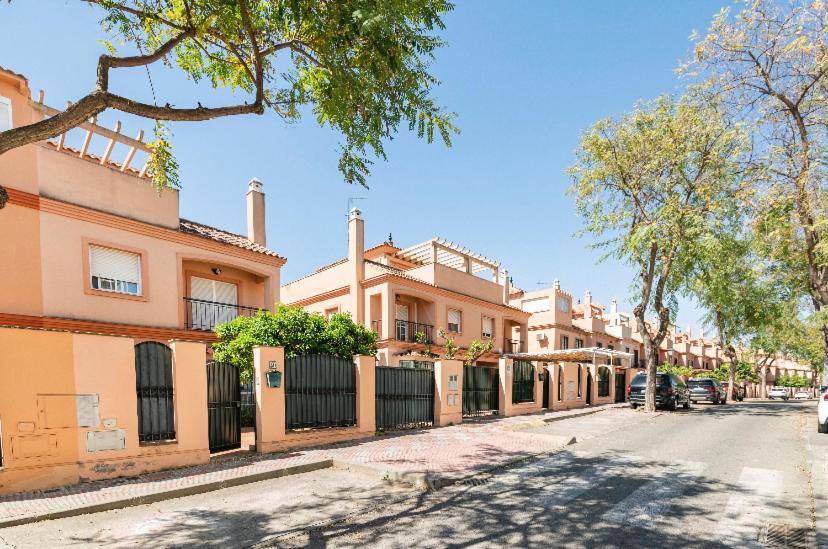 2 La Casa De Marilo Apartment Tomares Exterior photo