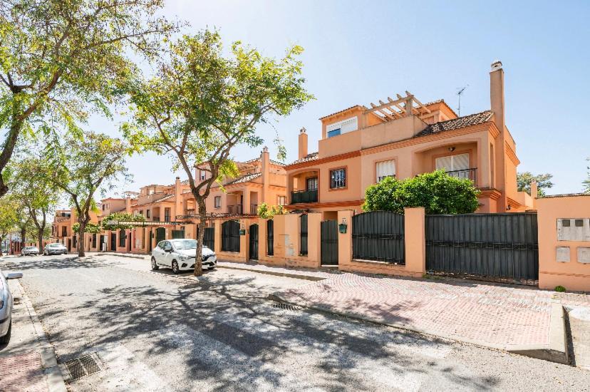 2 La Casa De Marilo Apartment Tomares Exterior photo